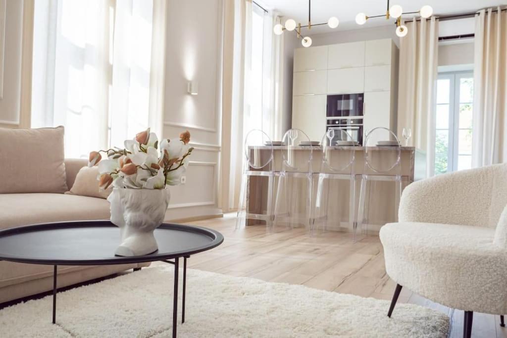Central Park Apartments Бйеловар Екстериор снимка