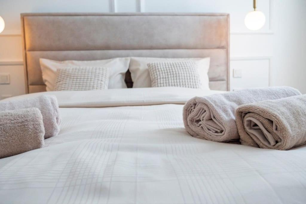 Central Park Apartments Бйеловар Екстериор снимка