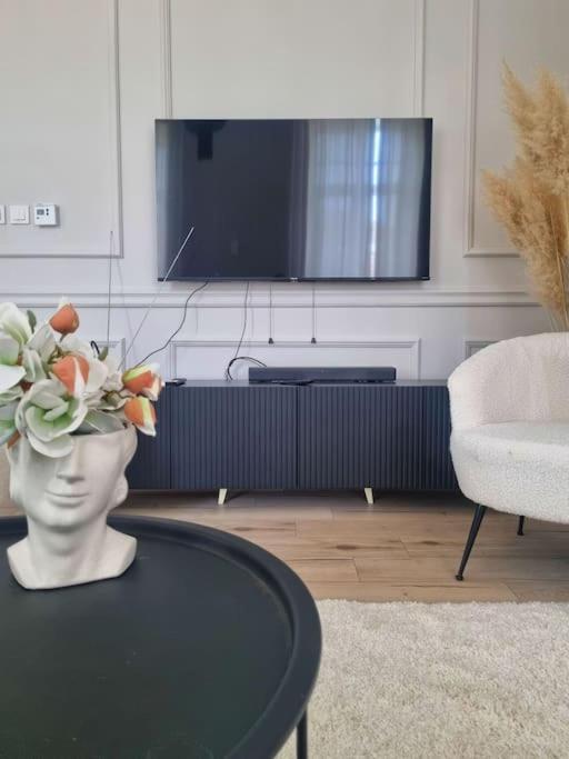 Central Park Apartments Бйеловар Екстериор снимка